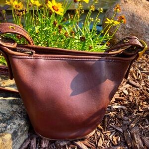 🦚🌟VTG Rare Coach Maggie Bucket Bag🌟🌟🌟🌟